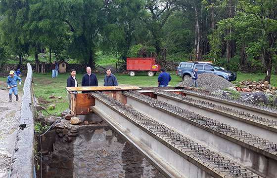Vialidad trabaja en la construcción de un nuevo puente en Arroyo Huaico Grande en Los Toldos