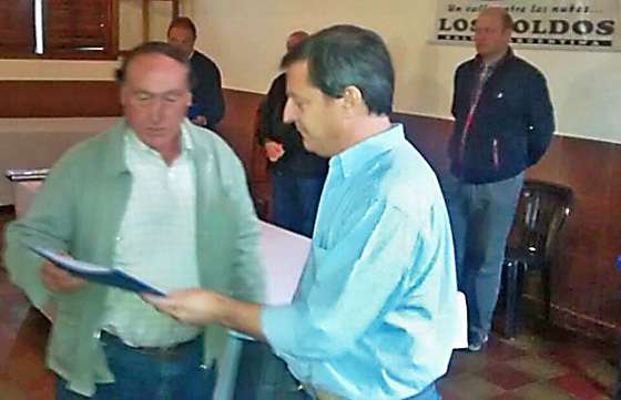 El Gobierno entregó planos en Los Toldos para el reconocimiento de la titularidad