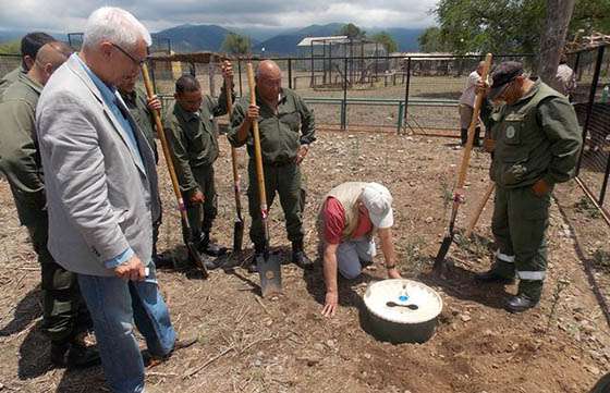 Capacitan a guardaparques en plantación de árboles en zonas áridas y semiáridas