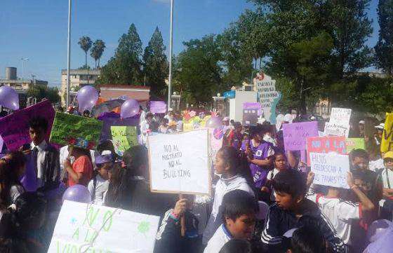 Trescientos niños y niñas marcharon por la paz y en contra de la violencia