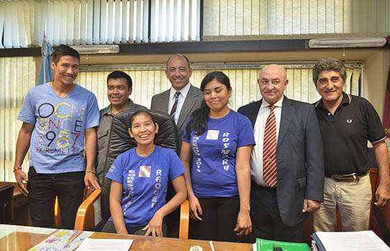 El ministro de Educación recibió a cuatro nuevos profesores de la modalidad intercultural bilingüe