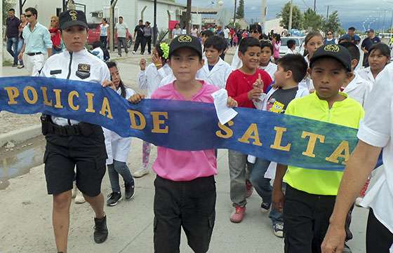 La Policía Comunitaria organizó una caminata por los Derechos Humanos en barrio Solidaridad