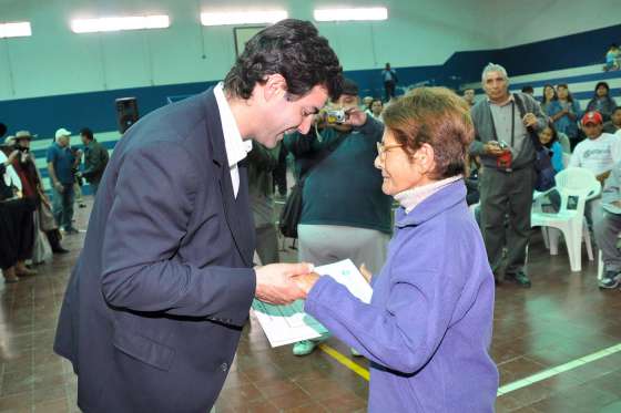 El Gobernador entregó escrituras a 200 nuevos propietarios de Rosario de la Frontera 