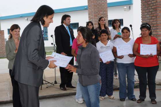 Funcionarios asistieron al cierre de cursos de oficios en Solidaridad  