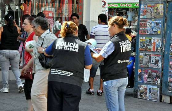 En el microcentro la Policía de Trabajo realizó operativos de control