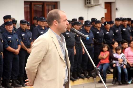 El ministro Cornejo presidió el acto de ascenso de policías