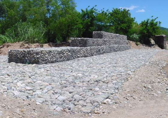 Finalizaron obras de defensas en el río Bermejo  