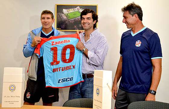 Urtubey recibió al plantel de Arsenal