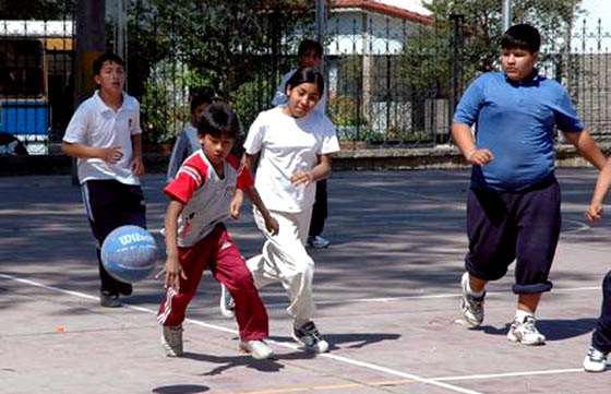 Niños y jóvenes pueden realizar actividades deportivas y recreativas en playones educativos