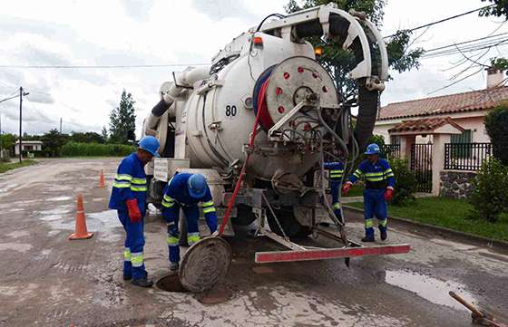 Aguas del Norte ejecuta trabajos preventivos en redes cloacales