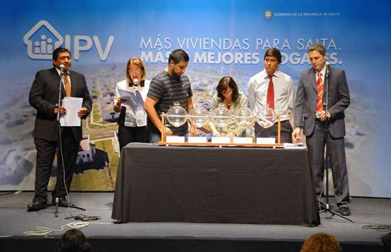 El IPV realizó el sorteo de 256 viviendas