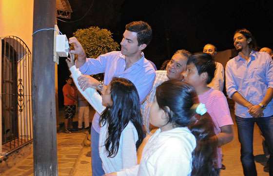 El gobernador Urtubey inauguró la iluminación del acceso sur de Seclantás