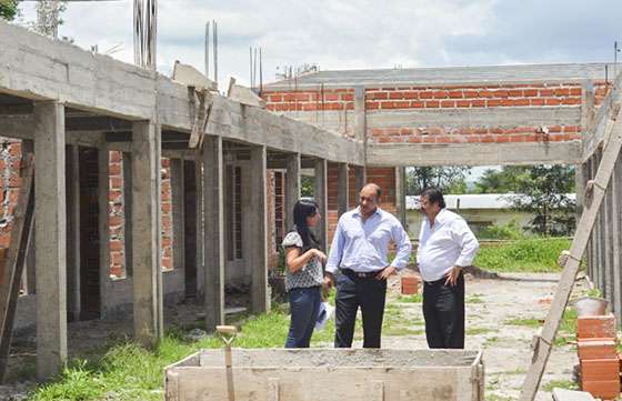 El ministro de Educación recorrió obras en La Caldera