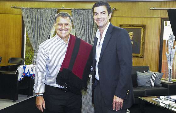 El Gobernador Urtubey recibió al técnico argentino Gerardo Martino