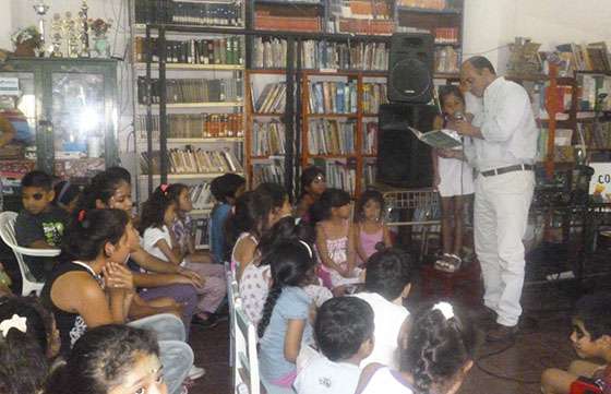 Ochenta niños asisten a la colonia de vacaciones de la biblioteca Antonia Cáseres