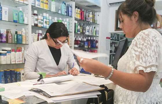 Defensa del Consumidor verifica farmacias que cobran sobrecargo con tarjetas