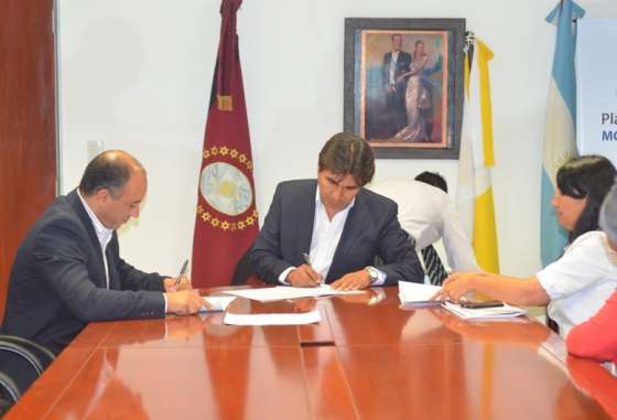 Educación firmó un convenio con la Municipalidad capitalina para la refacción de techos en escuelas