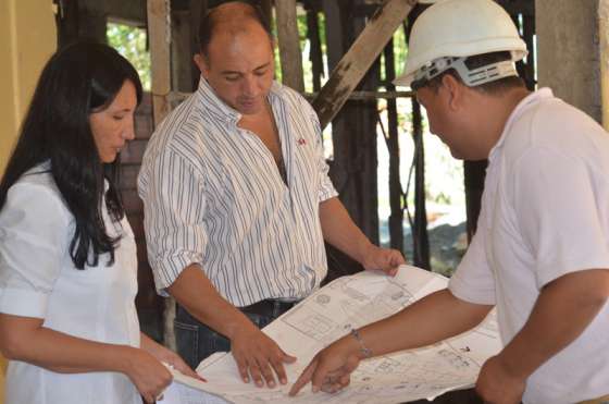 El ministro de Educación supervisó las obras que se ejecutan en la escuela Paula Albarracín