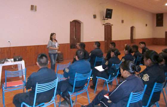 Se capacita a la Policía  en contención y orientación de víctimas de violencia de género