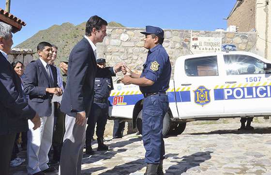 La Provincia entregó un móvil policial para el destacamento de Santa Victoria Oeste