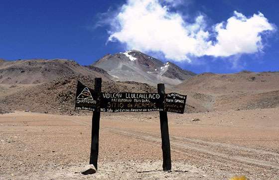 Instalan señalizaciones en la ruta arqueológica del volcán Llullaillaco