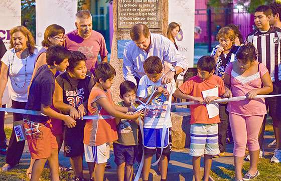 El Consejo Barrial y la comunidad barrio Obrero reciben asistencia económica para mejorar su plaza