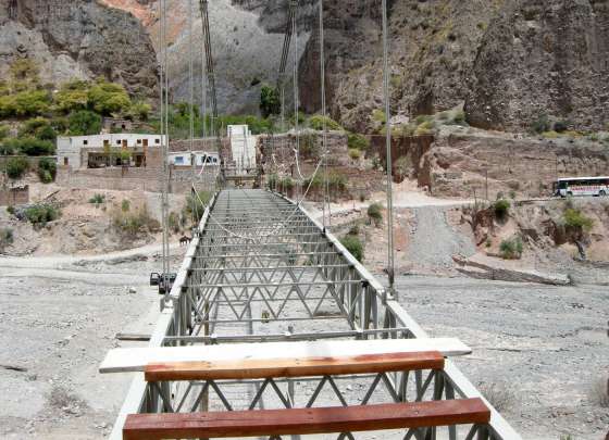 En 15 días finalizará la construcción de un puente peatonal en Iruya  