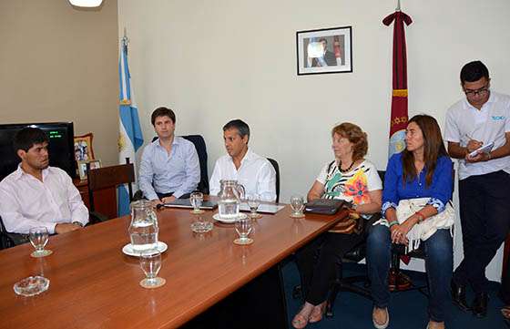 El ministro Abeleira se reunió con 21 organizaciones sociales