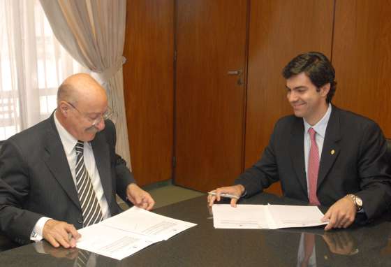 Provincia y CFI firmaron convenios para la promoción y el crecimiento de Salta