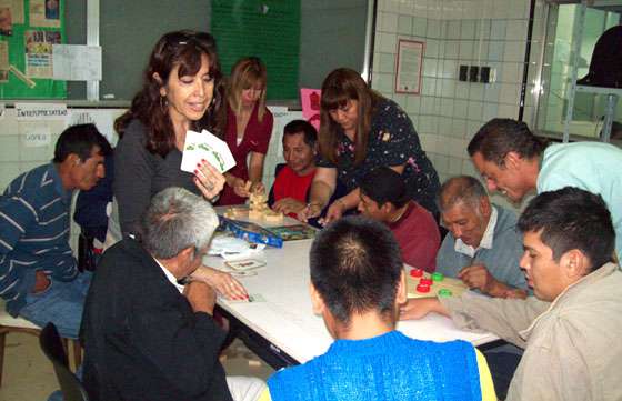 Usuarios del Centro Marq’ay de Salud Mental participan en taller recreativo y literario