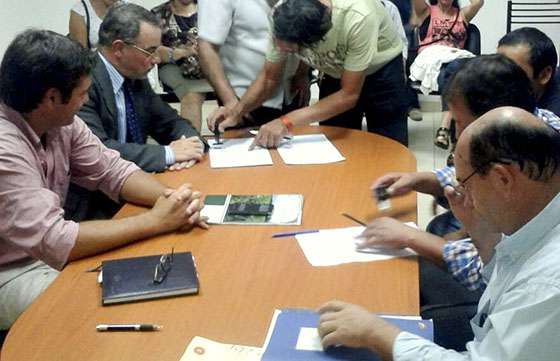 Con la mediación del ministerio de Trabajo tabacaleros acordaron un incremento del 40% para 2015