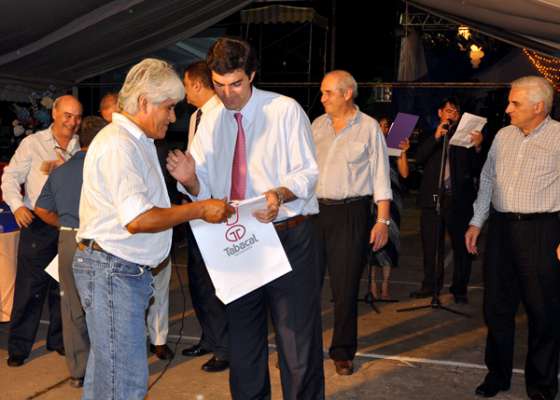Urtubey reiteró en San Martín del Tabacal la decisión de industrializar la actividad primaria