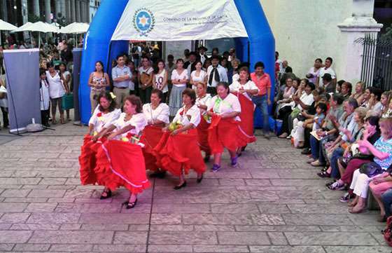 Más de mil personas disfrutaron de la muestra Mujer y Cultura en plazoleta IV Siglos