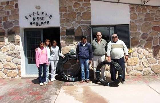 La escuela de Amblayo recibió elementos para la huerta familiar