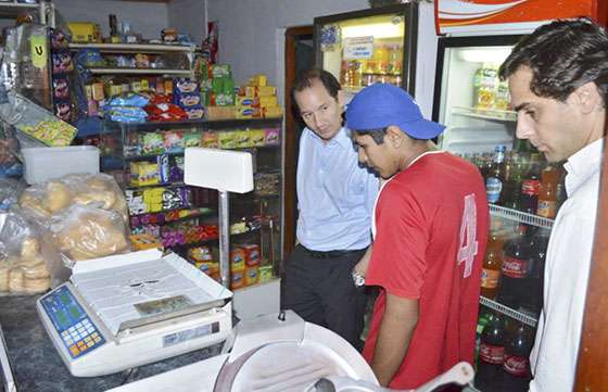 El ministro Saravia en Orán recorrió locales afectados por el corte de energía e informó sobre la nueva línea crediticia