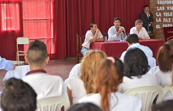 Urtubey debatió con estudiantes del Colegio Secundario N° 5089 de Orán