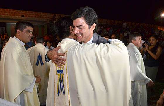 Urtubey participó en una ceremonia de ordenación sacerdotal  celebrada en Tartagal