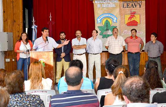Urtubey entregó créditos a comerciantes del norte para que recuperen su capital de trabajo