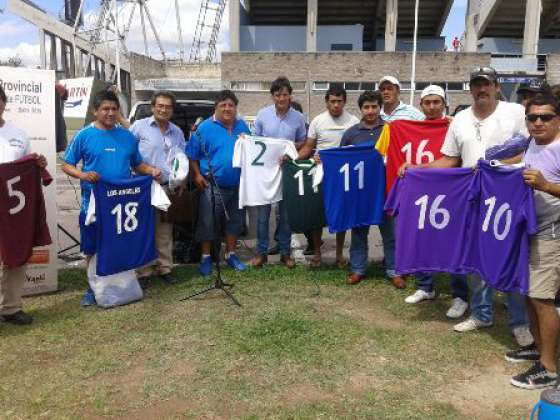 Once equipos disputan el campeonato provincial de fútbol de veteranos