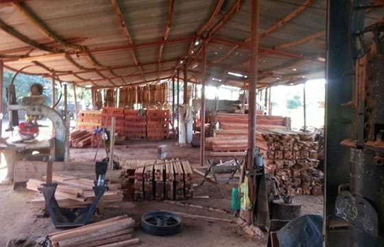 El Gobierno asiste a emprendedores de un aserradero en Coronel Cornejo