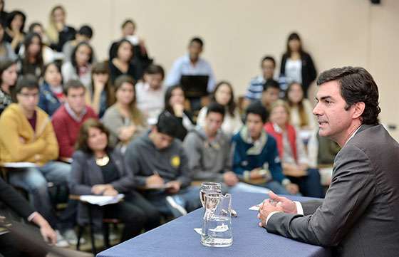 “Quiero un Estado movilizador que equilibre la balanza con inclusión”, planteó Urtubey a estudiantes  y profesores de la Católica
