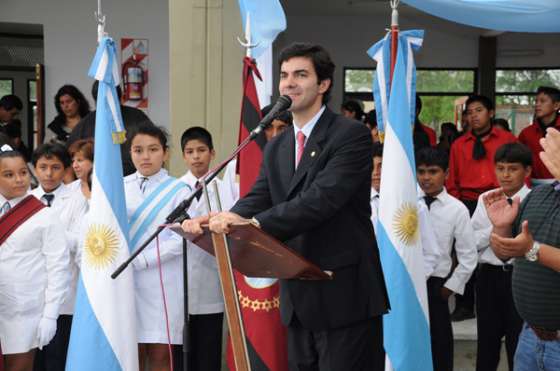 Urtubey cerró el ciclo lectivo 2009 en la nueva escuela de El Sauzal