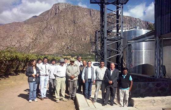 Productores de los Valles Calchaquíes recibieron alcohol vínico para la producción de mistela