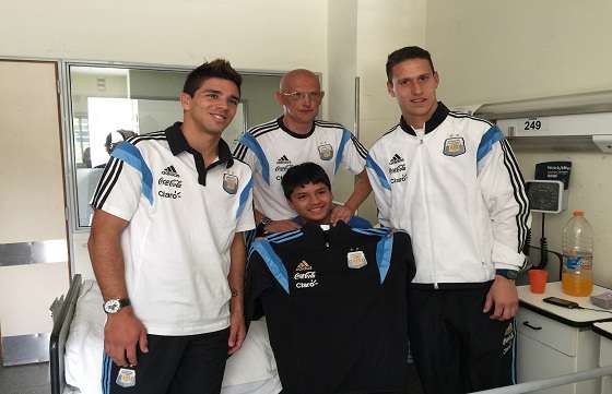 Jugadores del Sub 20 visitaron el Materno Infantil