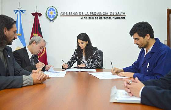 La Provincia firmó un convenio en defensa de los derechos de los animales