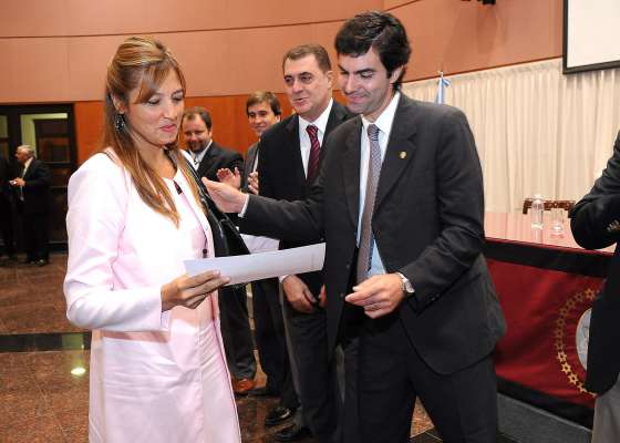 El Gobierno jerarquiza y regulariza la carrera docente