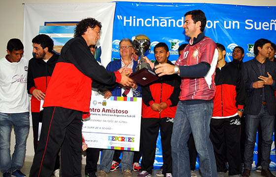 Urtubey entregó premios a los integrantes del Combinado Salteño de Fútbol