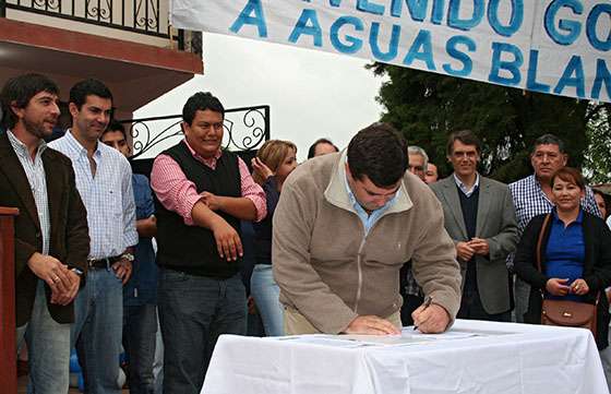 La Provincia invertirá más de $3 millones en viviendas en Aguas Blancas