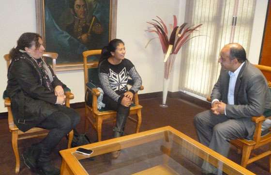 El ministro de Educación recibió a becaria del Instituto de Idiomas