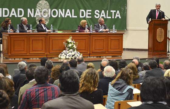 Comenzó la carrera de medicina en la Universidad Nacional de Salta